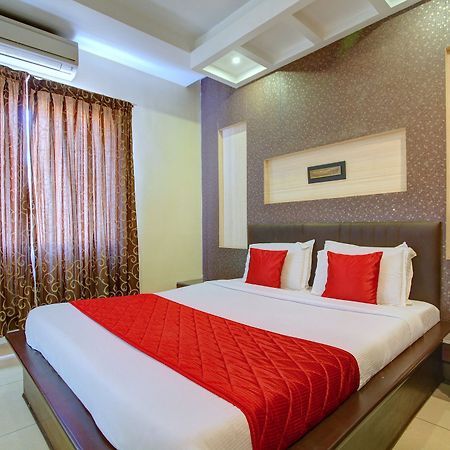 Oyo 4895 Abi Krishna Hotel Pondicherry Exterior foto
