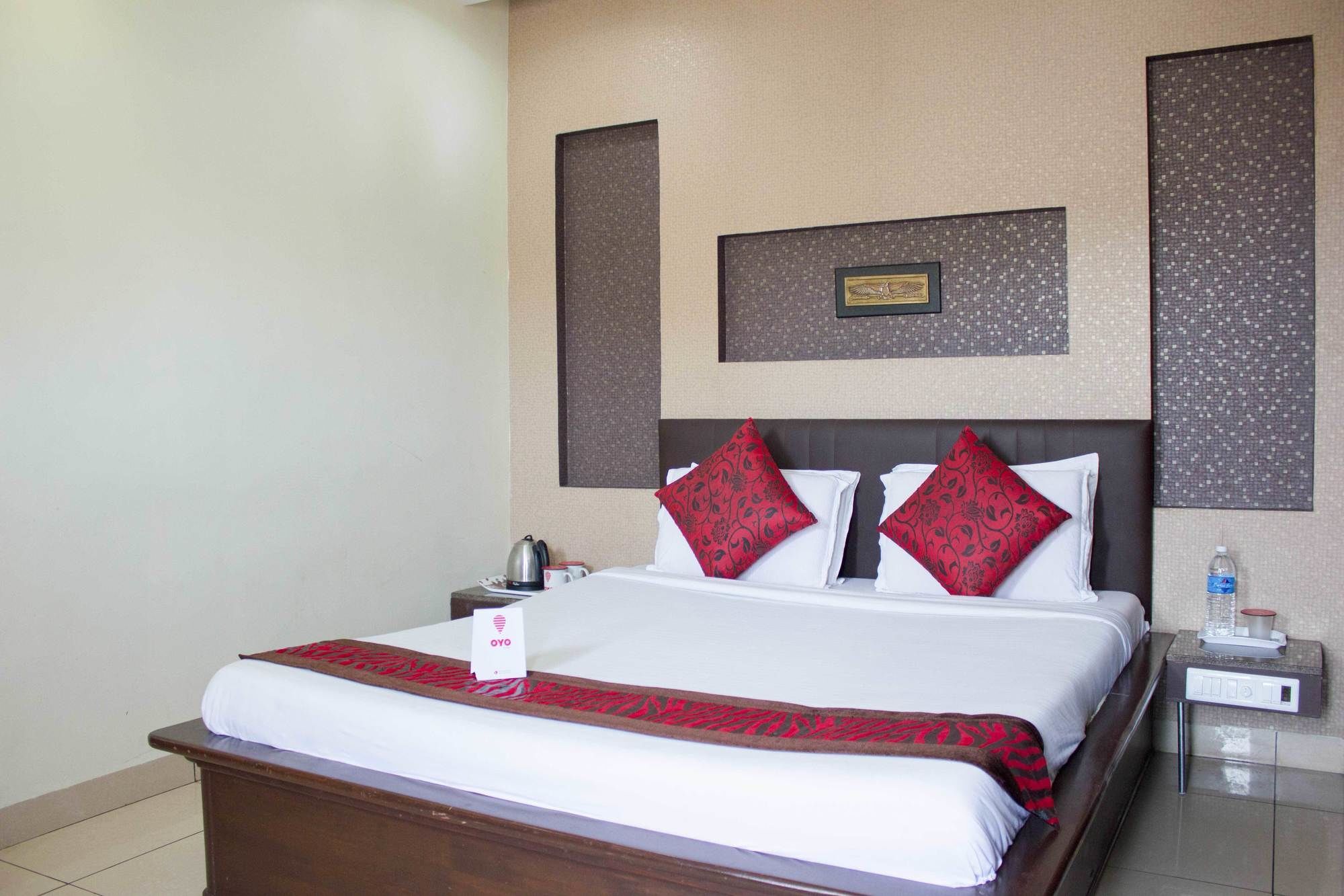Oyo 4895 Abi Krishna Hotel Pondicherry Exterior foto