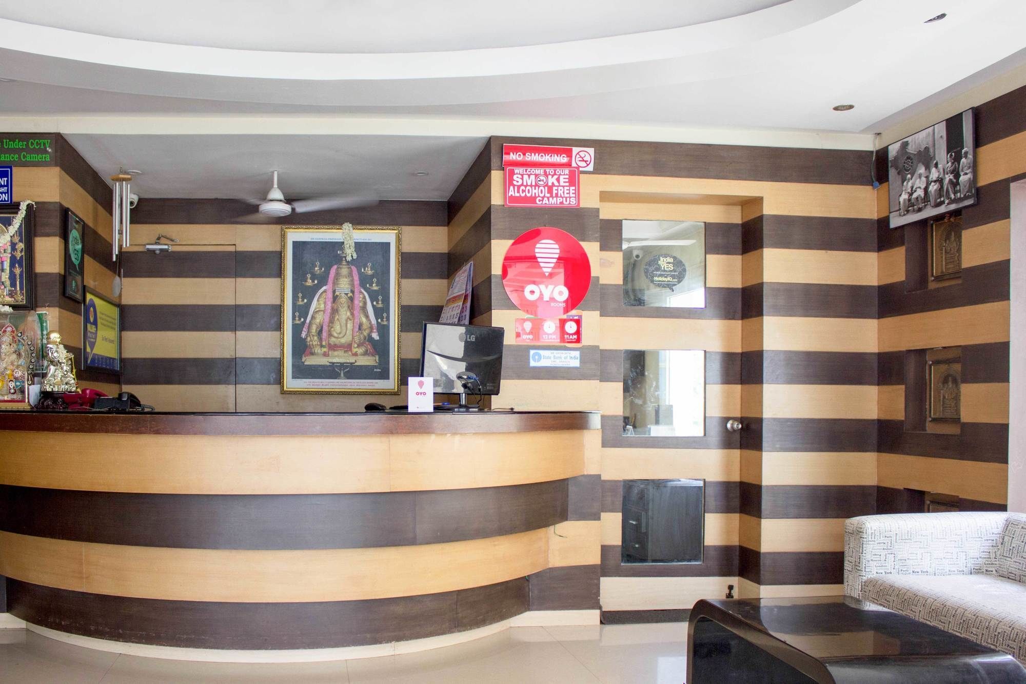 Oyo 4895 Abi Krishna Hotel Pondicherry Exterior foto