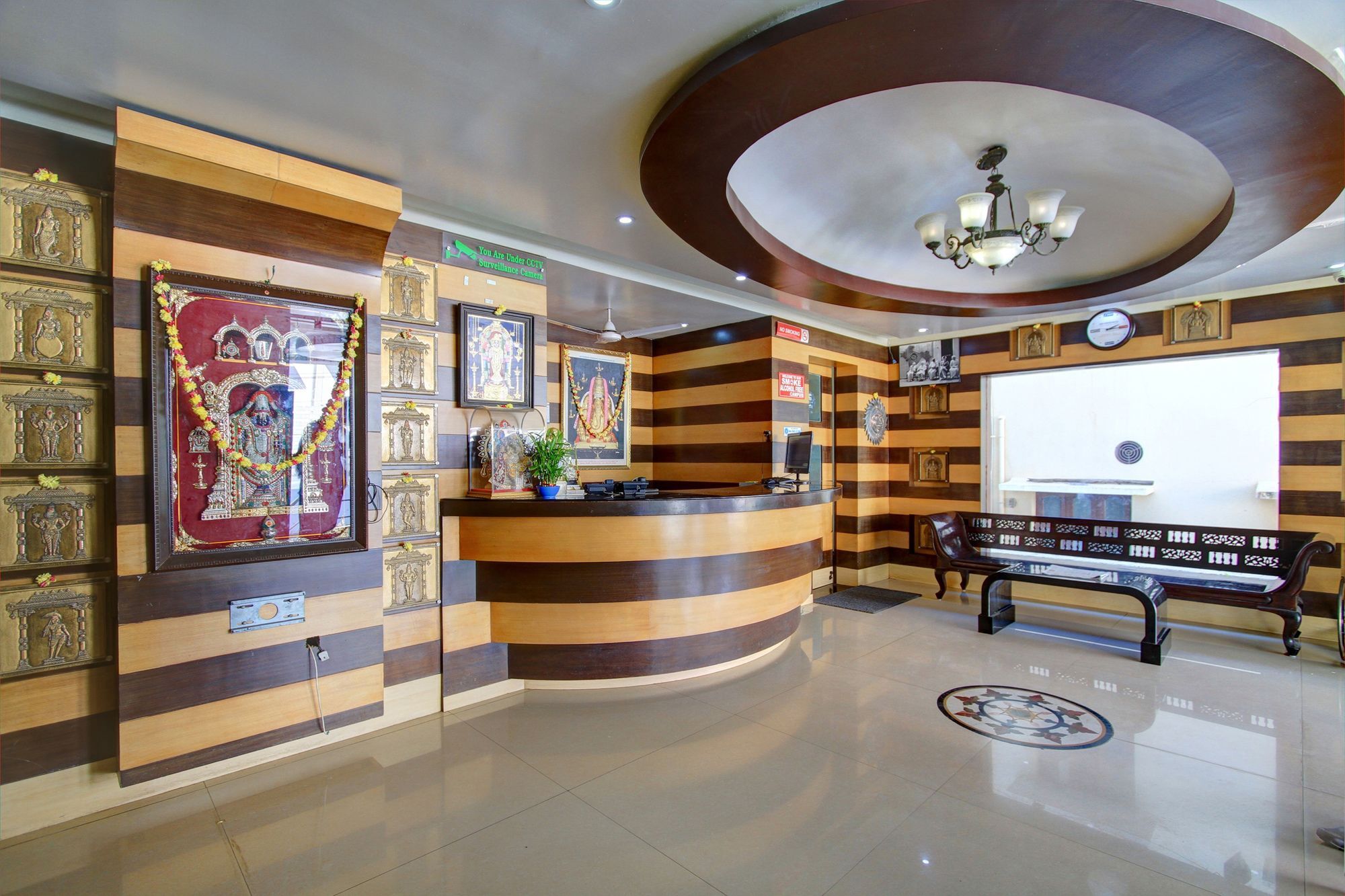 Oyo 4895 Abi Krishna Hotel Pondicherry Exterior foto