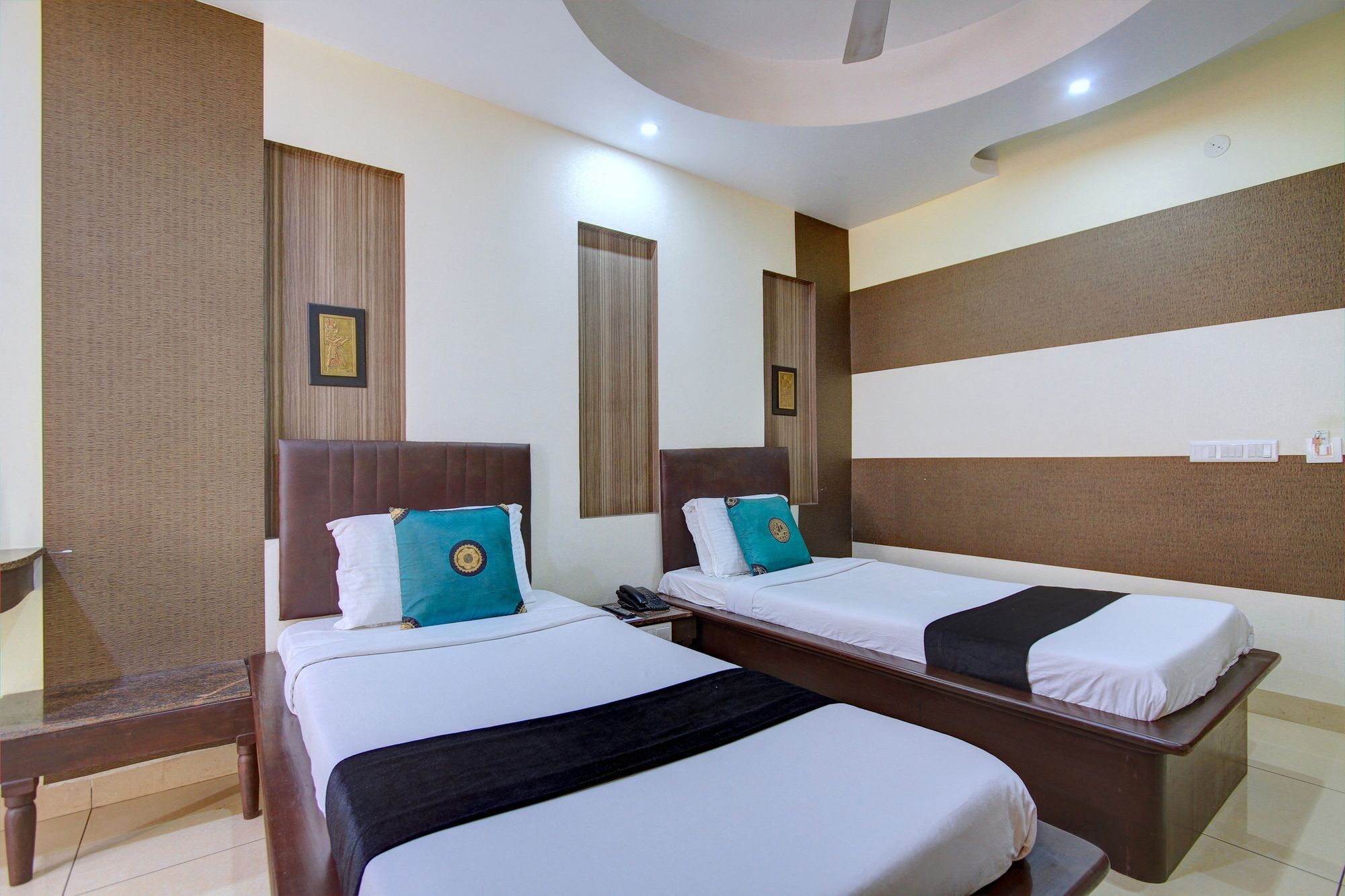 Oyo 4895 Abi Krishna Hotel Pondicherry Exterior foto