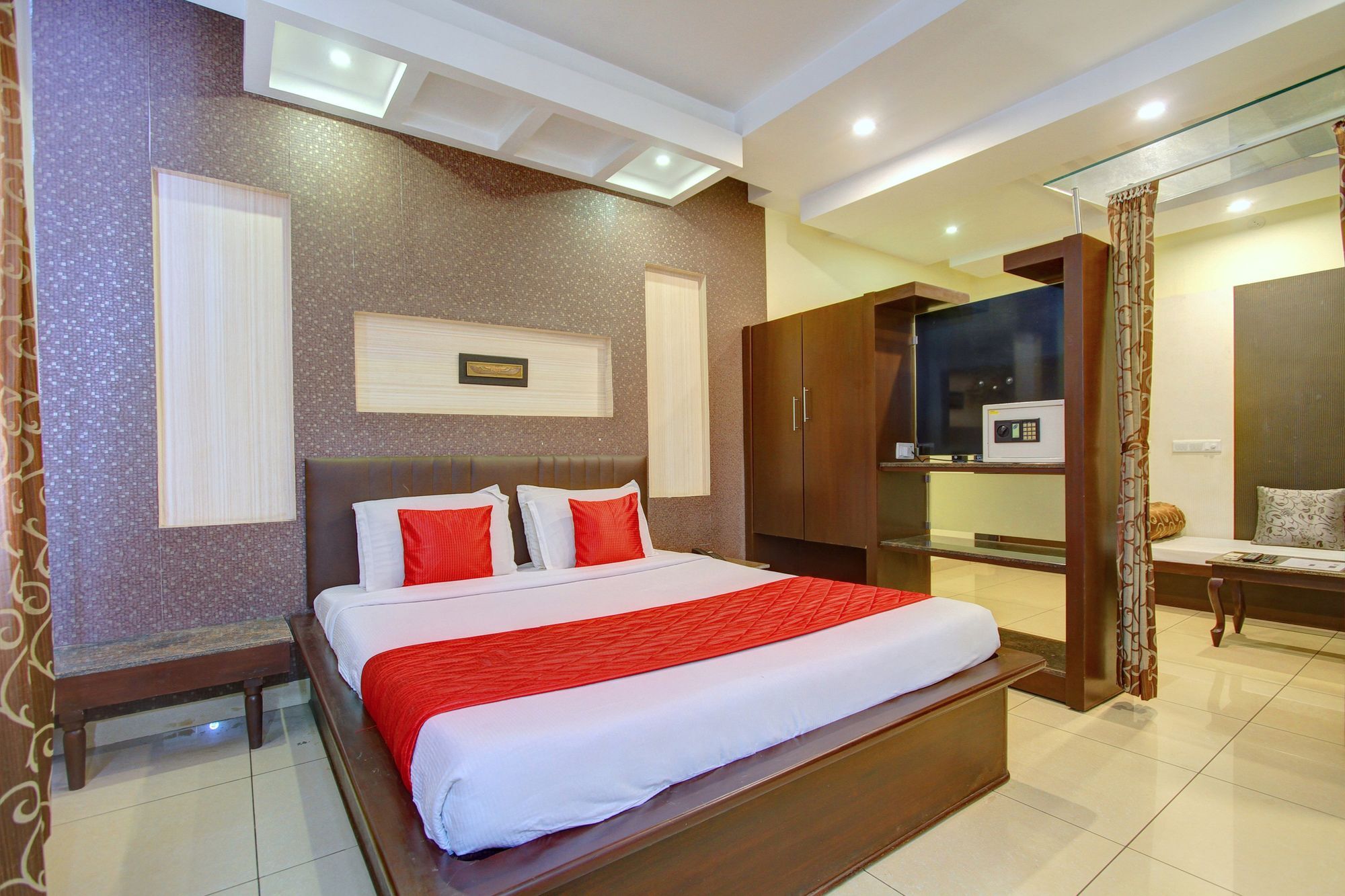 Oyo 4895 Abi Krishna Hotel Pondicherry Exterior foto