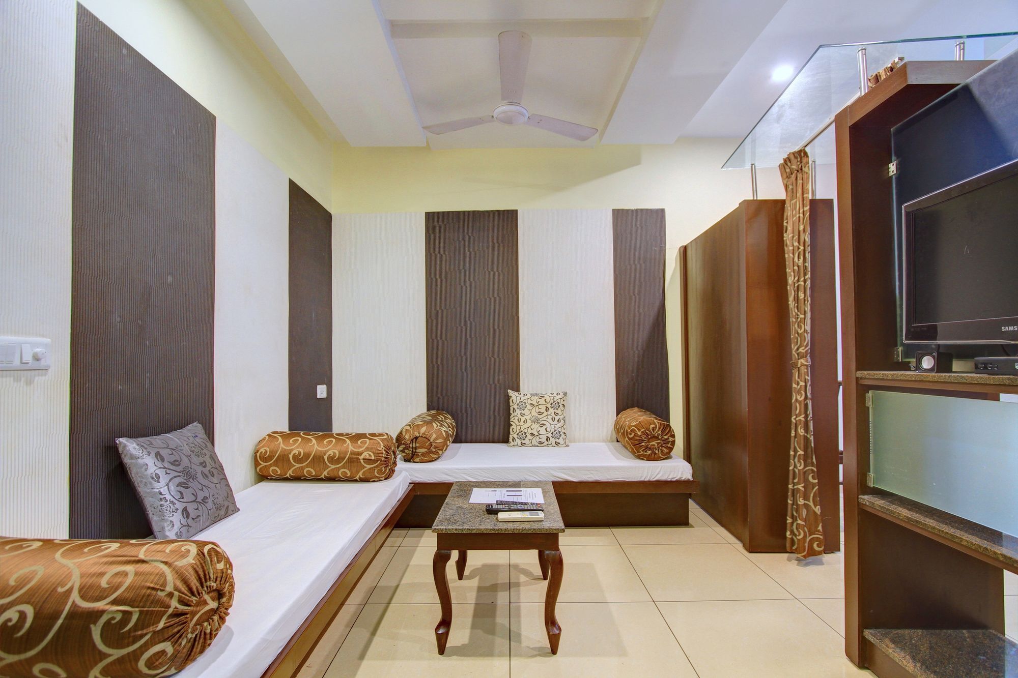 Oyo 4895 Abi Krishna Hotel Pondicherry Exterior foto