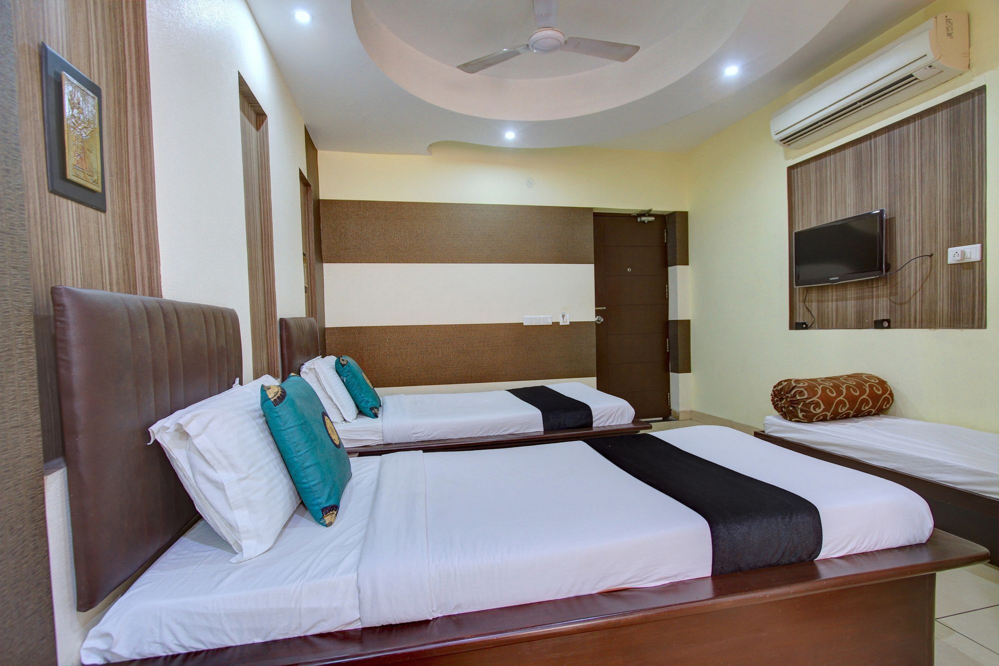 Oyo 4895 Abi Krishna Hotel Pondicherry Exterior foto